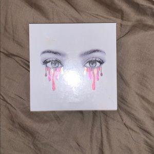 kylie cosmetics burgundy pallet